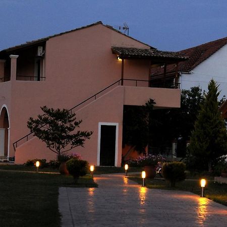 Biscoutsis Apartments & Studios Kavos Bagian luar foto