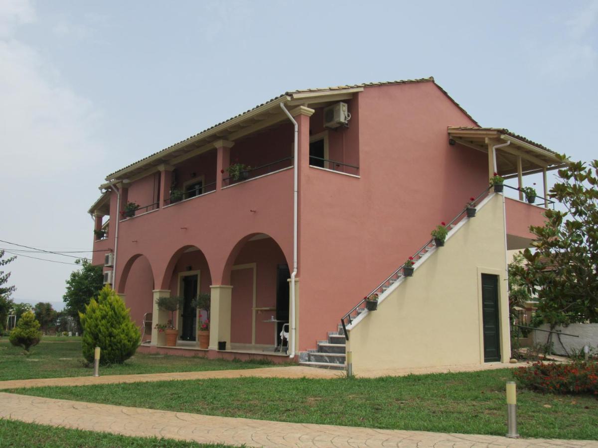 Biscoutsis Apartments & Studios Kavos Bagian luar foto