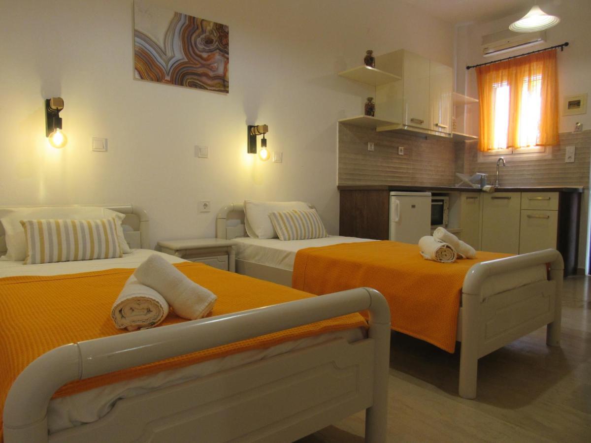 Biscoutsis Apartments & Studios Kavos Bagian luar foto