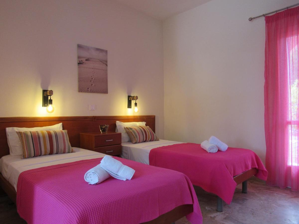 Biscoutsis Apartments & Studios Kavos Bagian luar foto