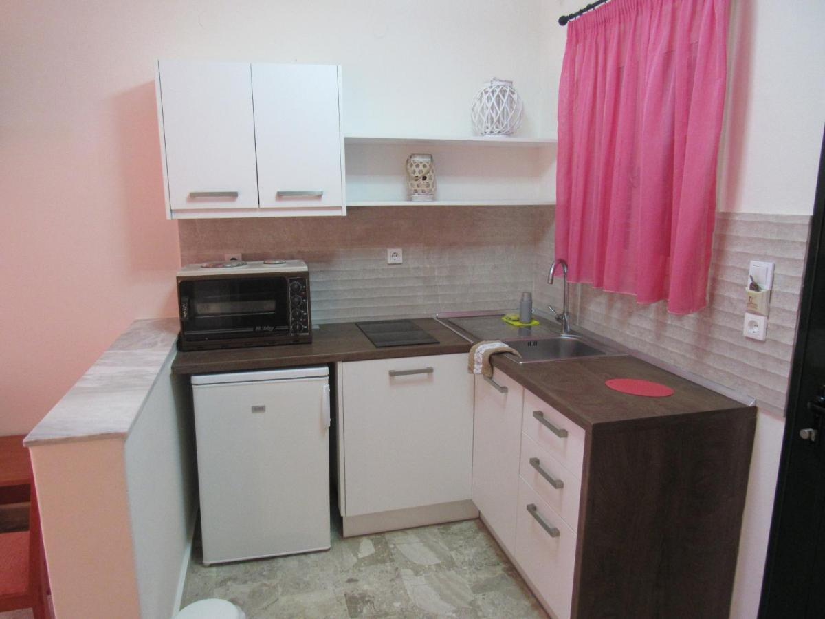 Biscoutsis Apartments & Studios Kavos Bagian luar foto
