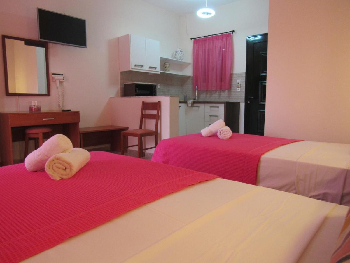 Biscoutsis Apartments & Studios Kavos Bagian luar foto
