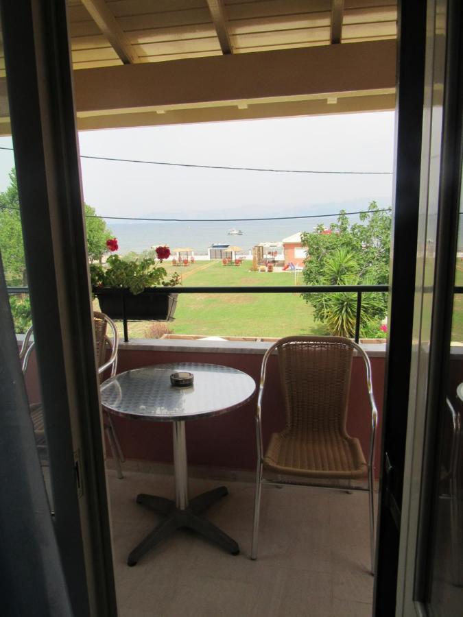 Biscoutsis Apartments & Studios Kavos Bagian luar foto