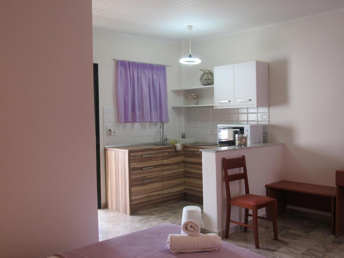 Biscoutsis Apartments & Studios Kavos Bagian luar foto