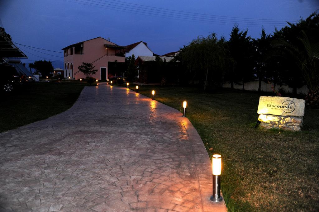 Biscoutsis Apartments & Studios Kavos Bagian luar foto