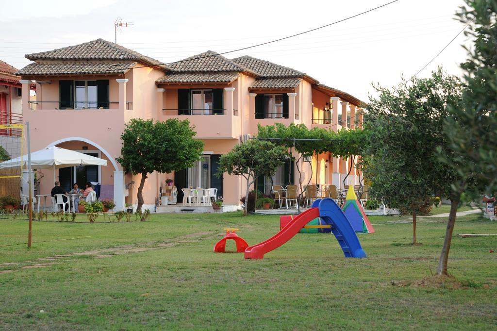 Biscoutsis Apartments & Studios Kavos Bagian luar foto