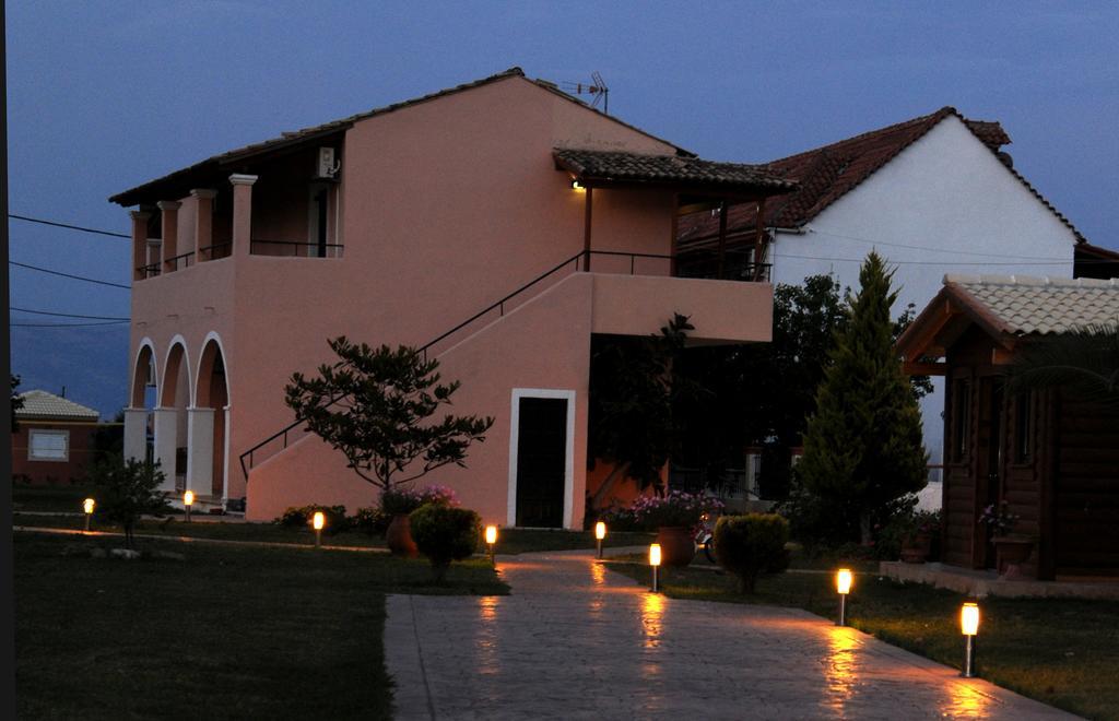 Biscoutsis Apartments & Studios Kavos Bagian luar foto