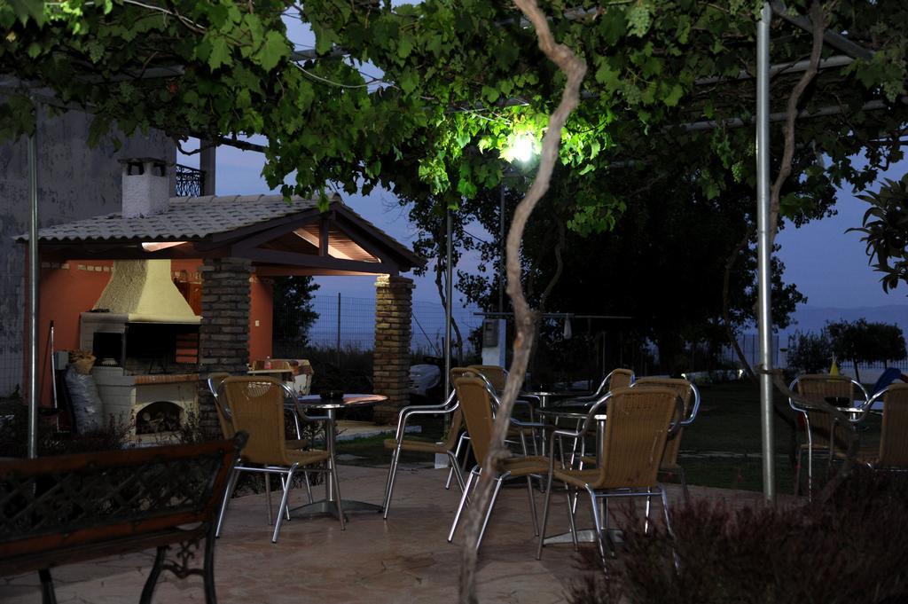 Biscoutsis Apartments & Studios Kavos Bagian luar foto