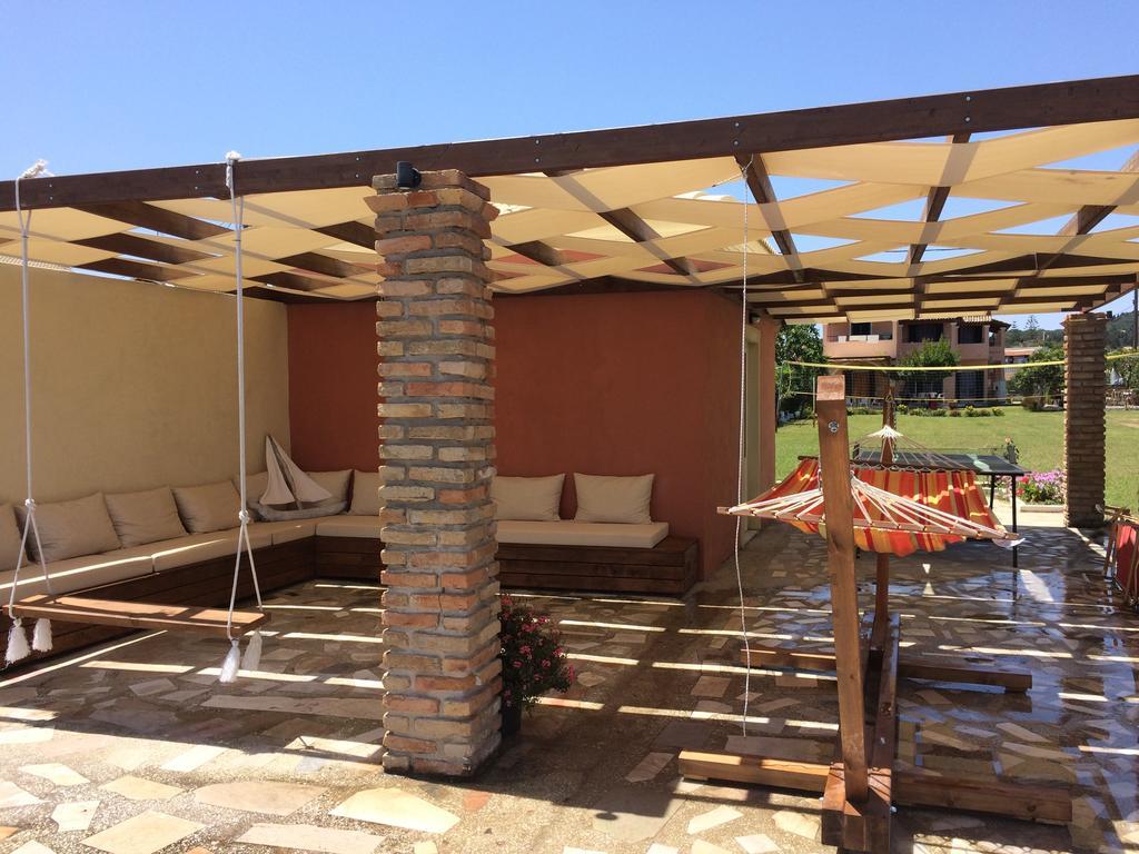 Biscoutsis Apartments & Studios Kavos Bagian luar foto